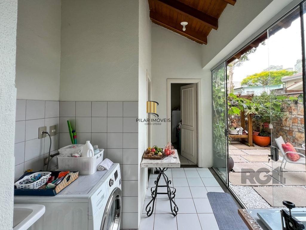 Excelente casa em condomínio no Bairro Tristeza - Ao lado do Shopping Paseo