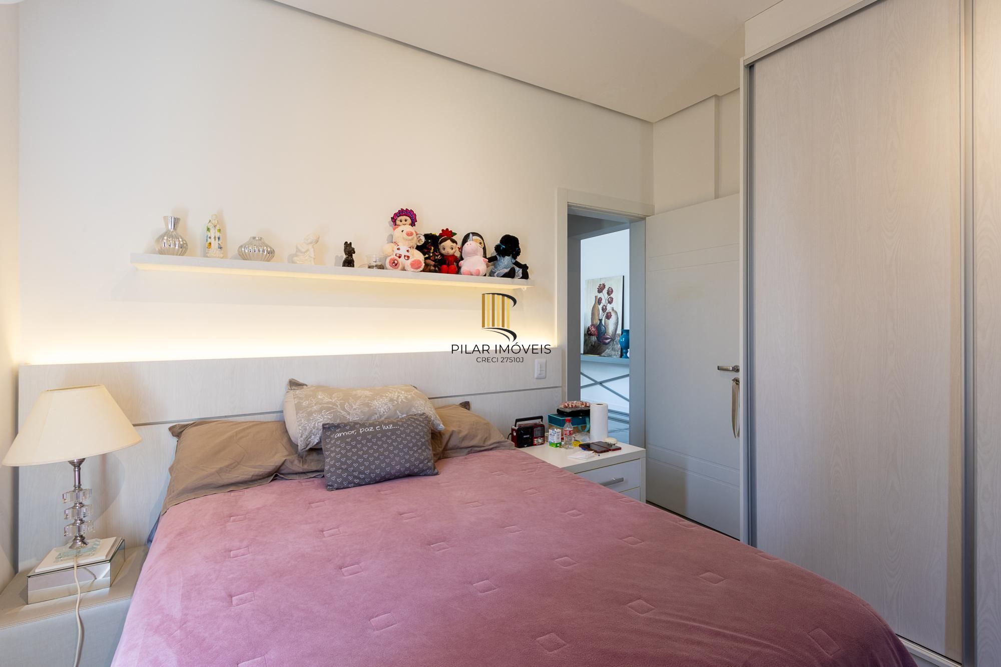 Casa de Condomínio 4 dormitórios no bairro Vila Nova