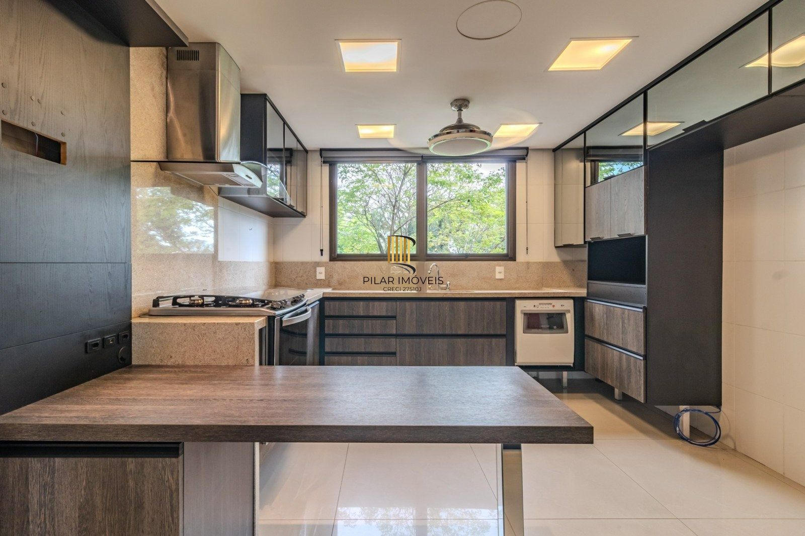 Alto Padrão no TERRAZAS: 4 Suítes, 312m² e Vista Incrível para a Natureza