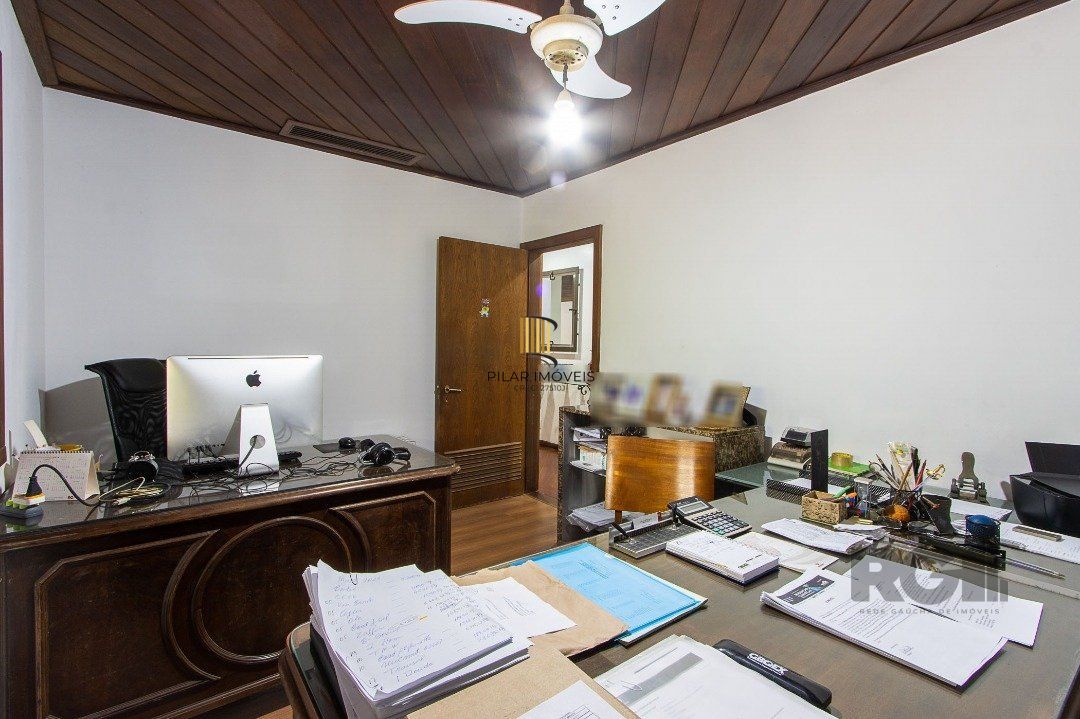 Casa de Condomínio 6 dormitórios no bairro Cavalhada