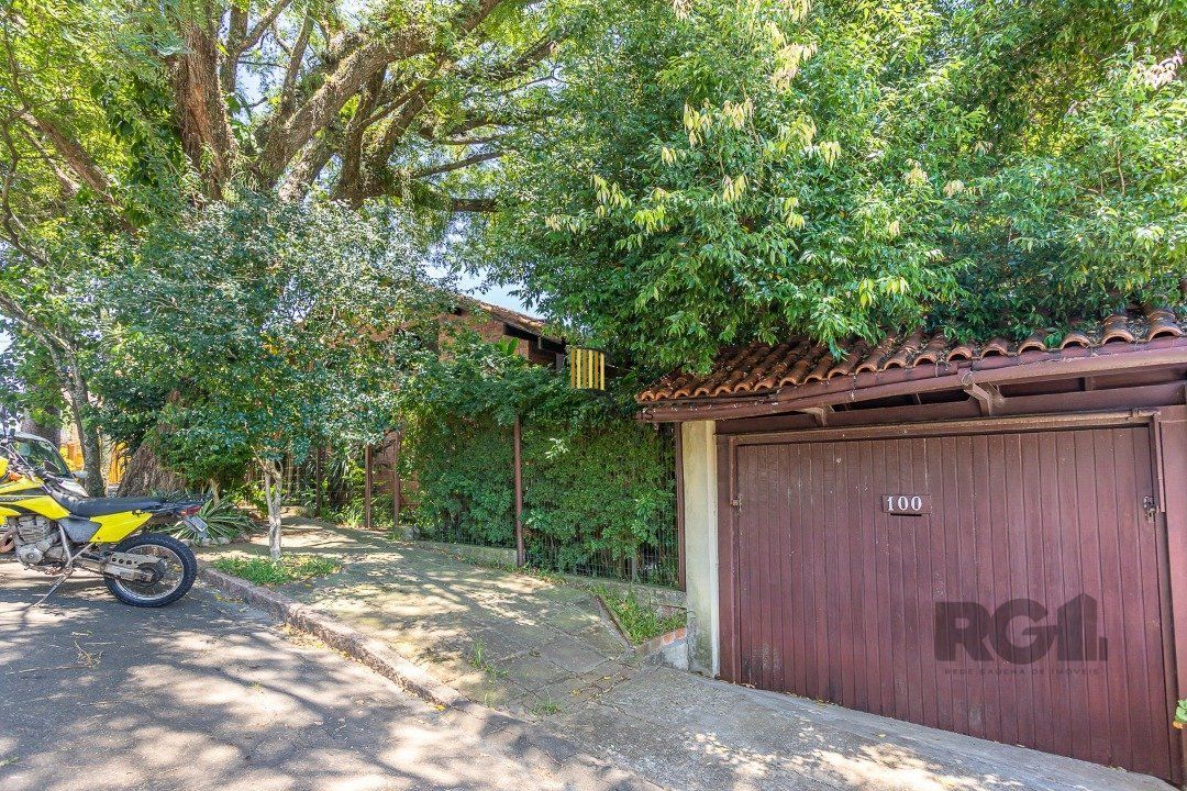 Casa 4 dormitórios, Altos da Vila Nova, Zona Sul, Porto Alegre.