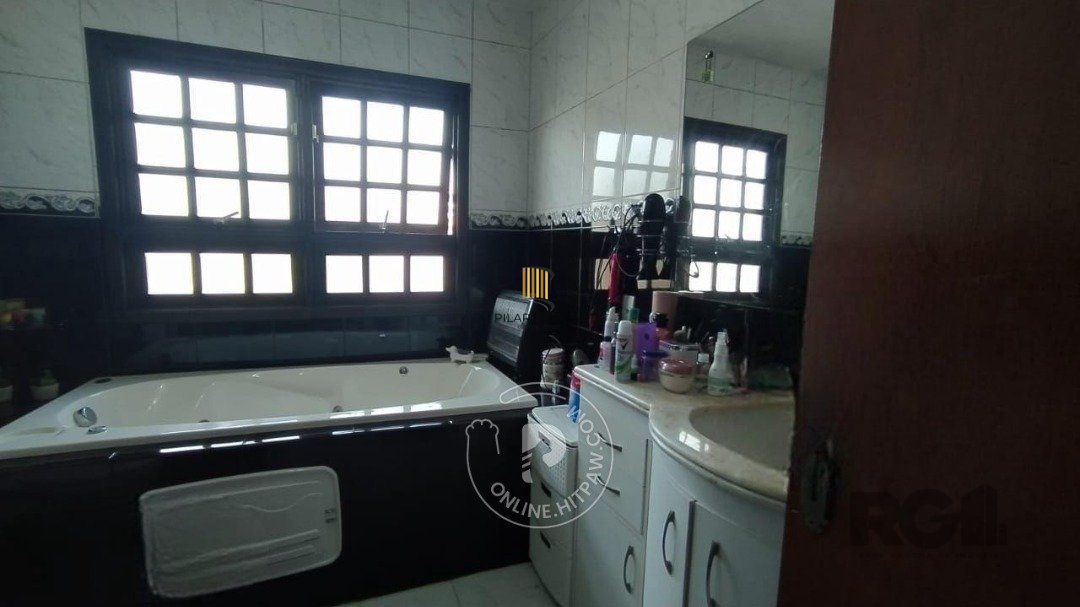 Sobrado 3 dormitórios no bairro Hípica