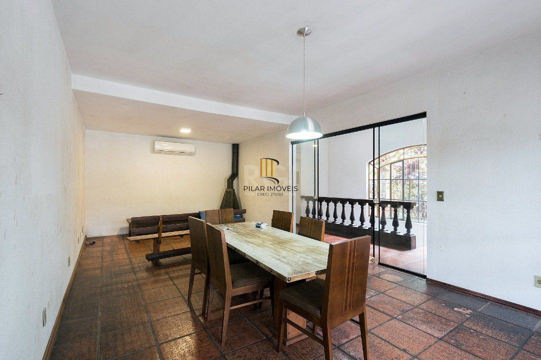Casa para Venda - 430m², 4 dormitórios, sendo 1 suites, 5 vagas - Cristal