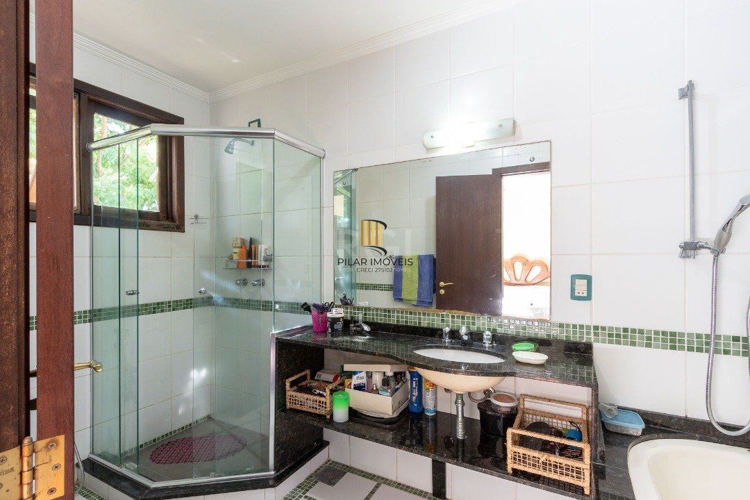 Casa para Venda - 308.25m², 3 dormitórios, sendo 1 suites, 5 vagas - Cristal