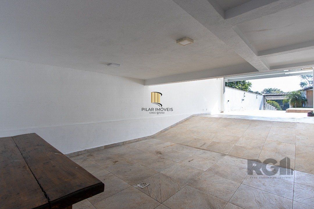 Casa 4 dormitórios no bairro Nonoai