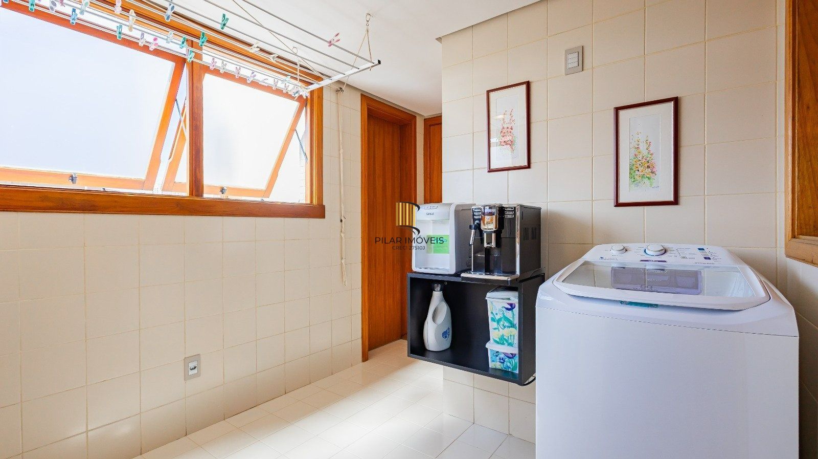 Apartamento com três quartos e três vagas, no bairro Bela Vista
