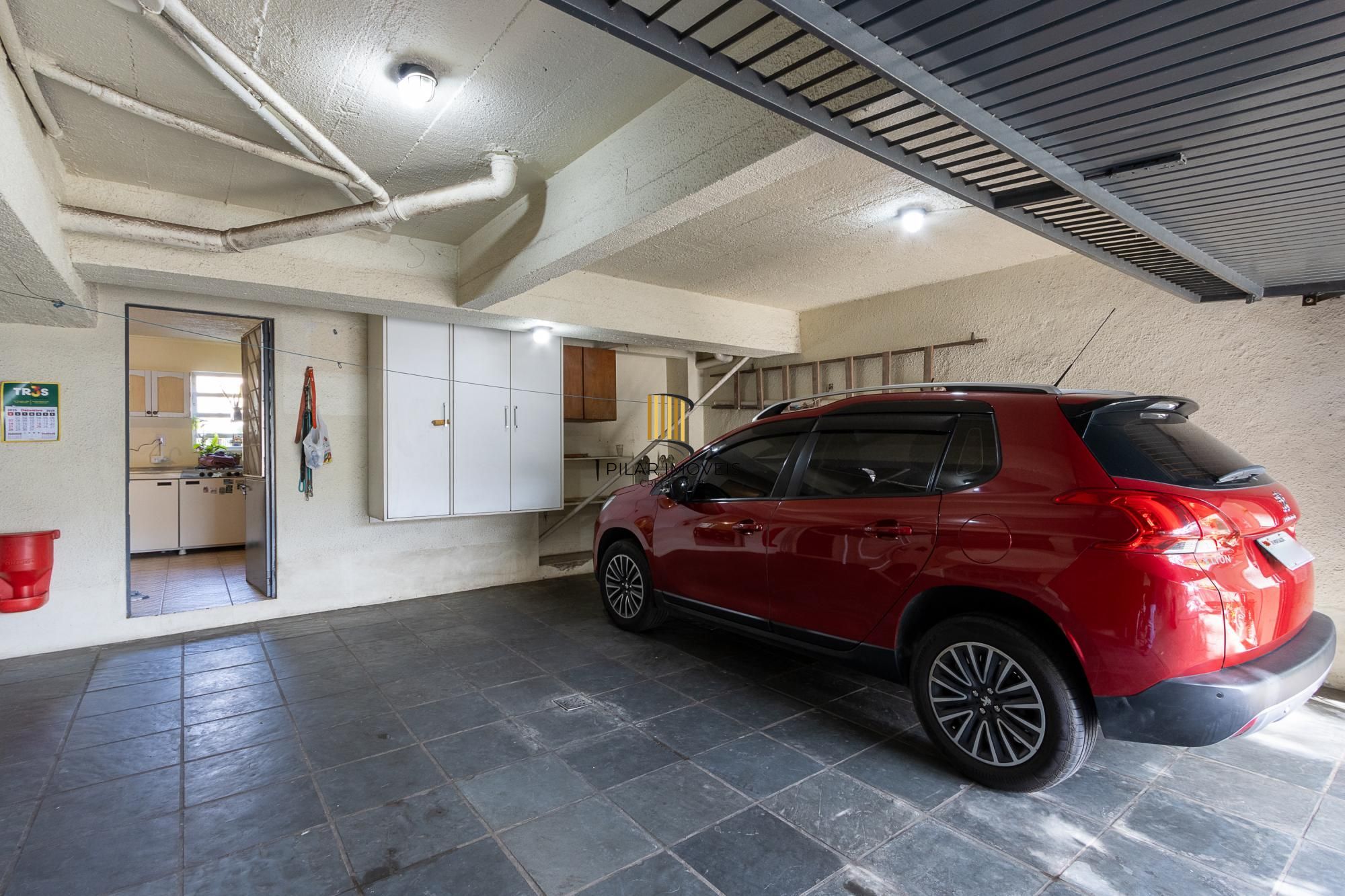 Casa com 3 quartos (1 suite), 4 vagas - Vila Nova