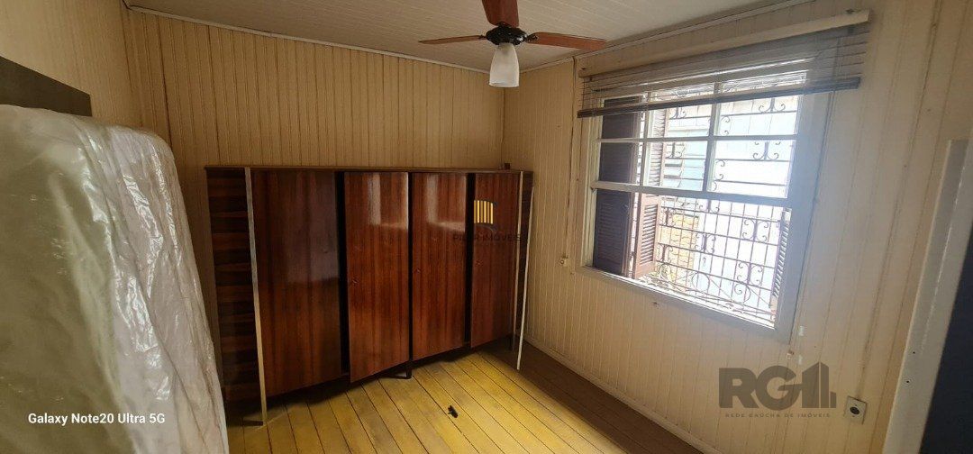 Casa com 2 dormitórios e 2 banheiros, área privativa de 100m²