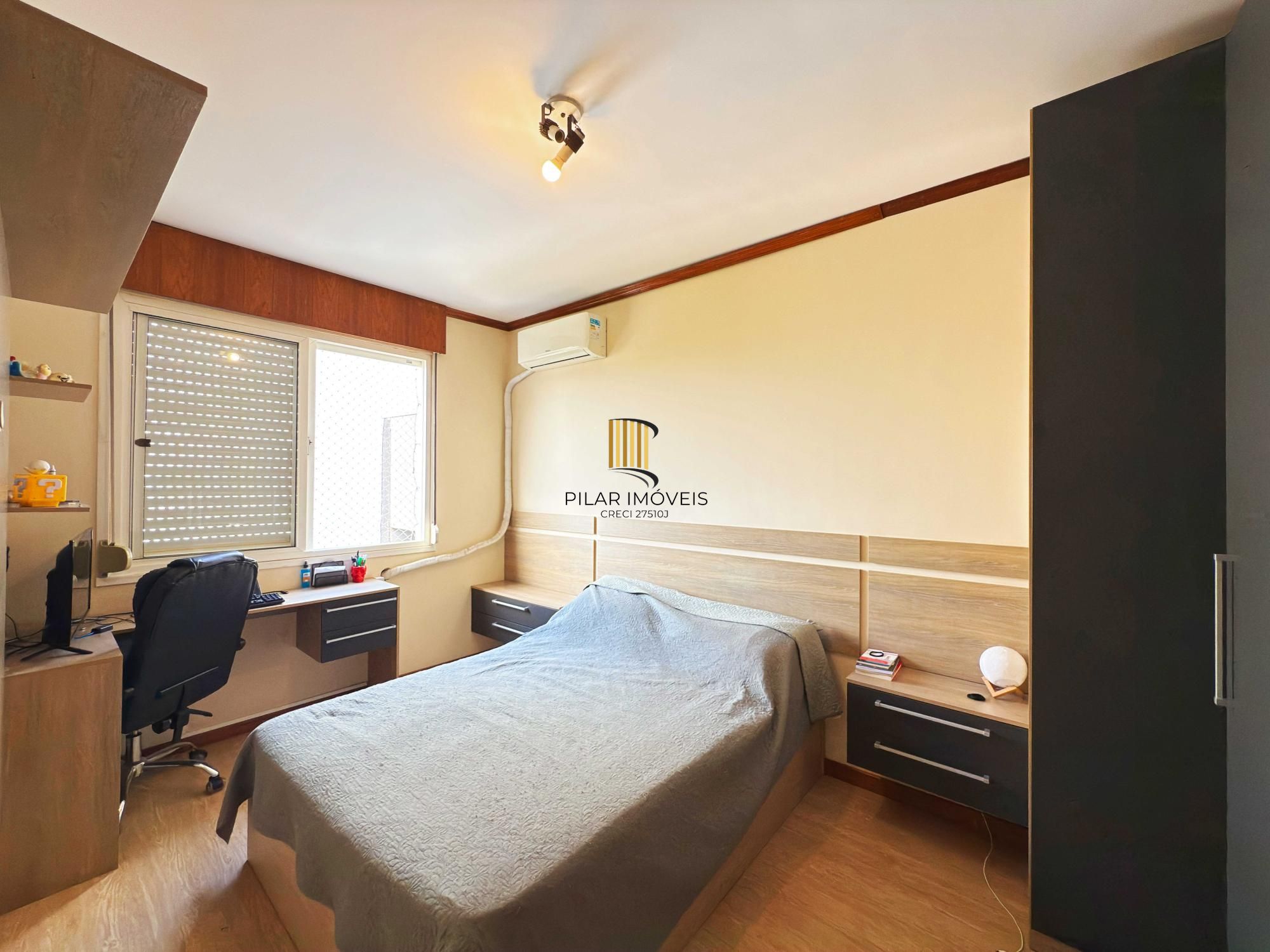 Apartamento de 2 dormitórios e 1 vaga de garagem no Centro Histórico.