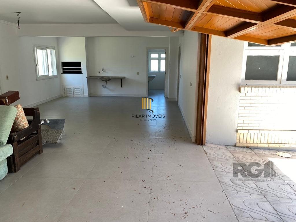 Casa 5 dormitórios no bairro Atlântida