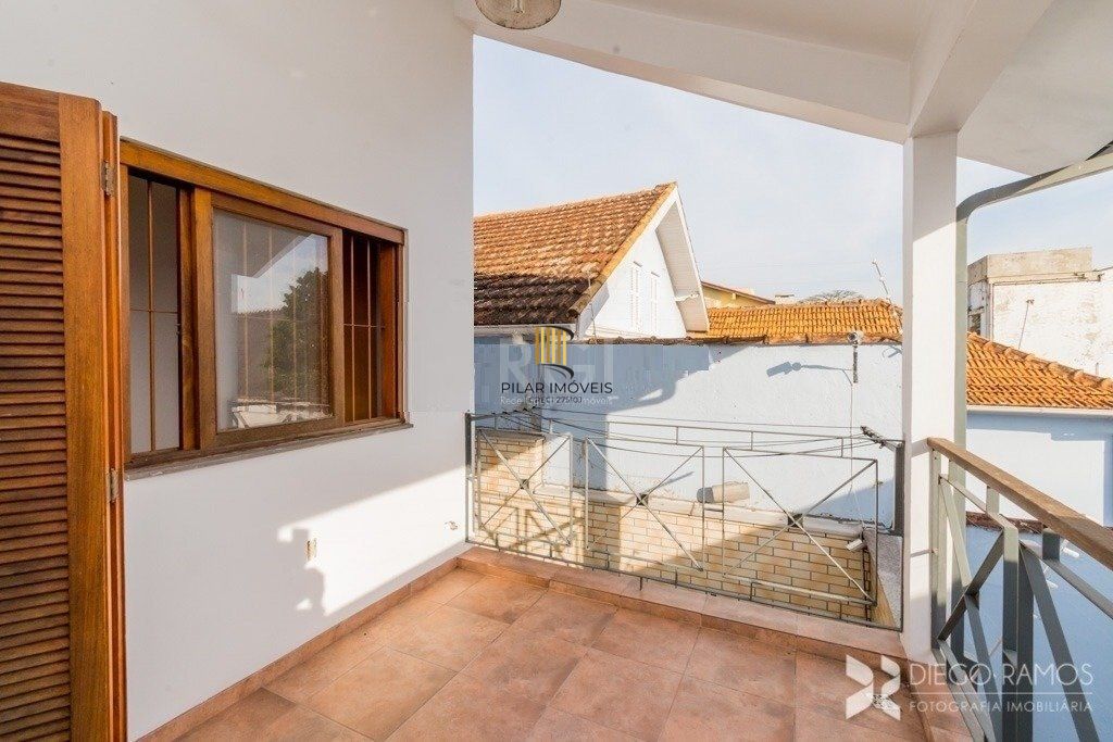 BELO SOBRADO REFORMADO 3 DORMITÓRIOS - BAIRRO NONOAI