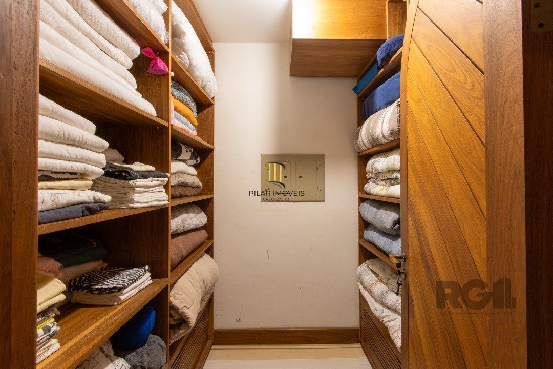 Casa para Venda - 645m², 4 dormitórios, sendo 4 suites, 11 vagas - Tristeza