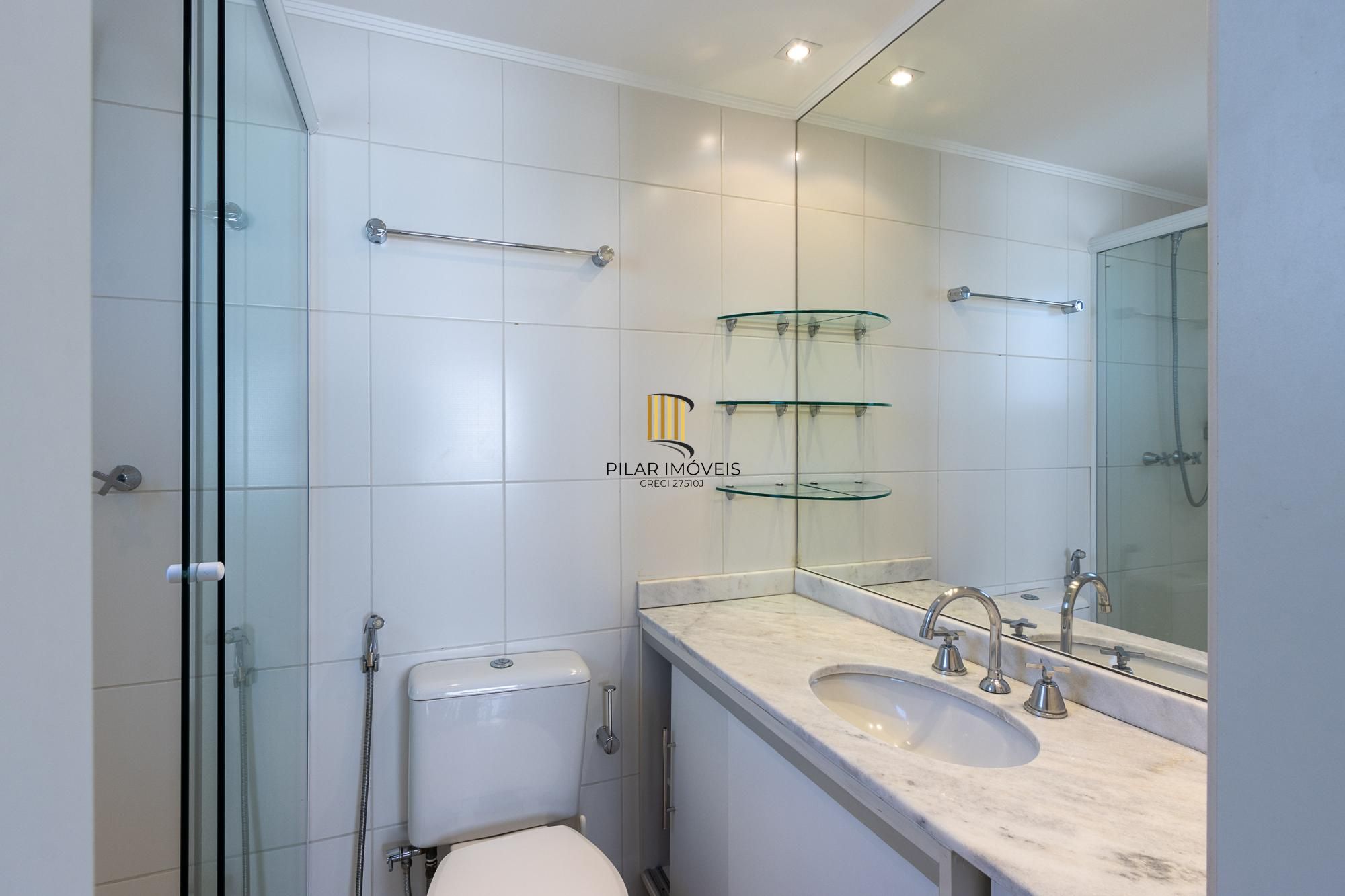 Apartamento de 3 dormitórios, 1 suíte e 2 vagas escrituradas no bairro Tristeza.