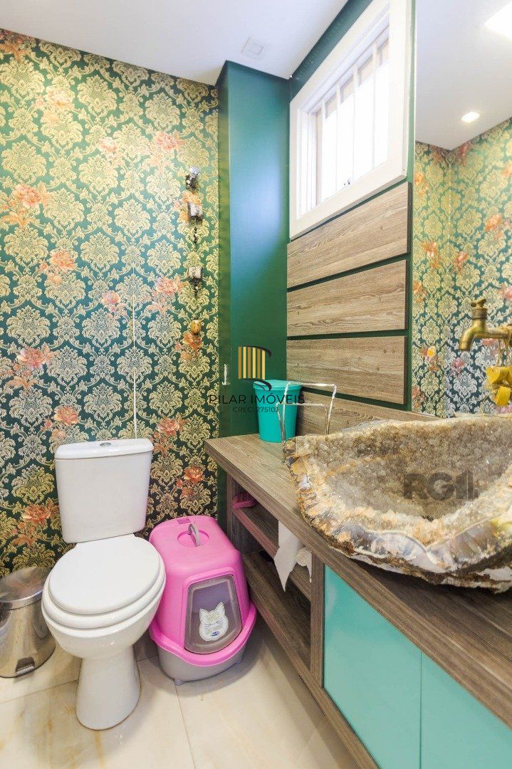 Casa em condomínio, 3 quartos, 1 suite, lareira, churrasqueira, 1 vaga - Bairro Tristeza
