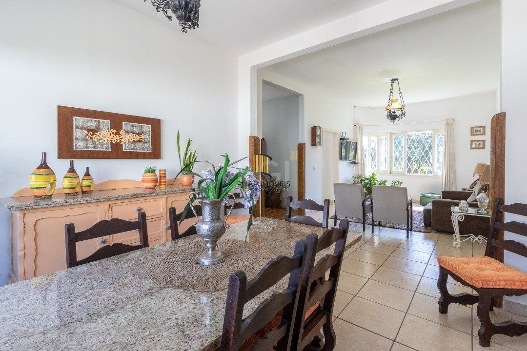 Casa para Venda - 250m², 3 dormitórios, sendo 1 suites, 3 vagas - Tristeza
