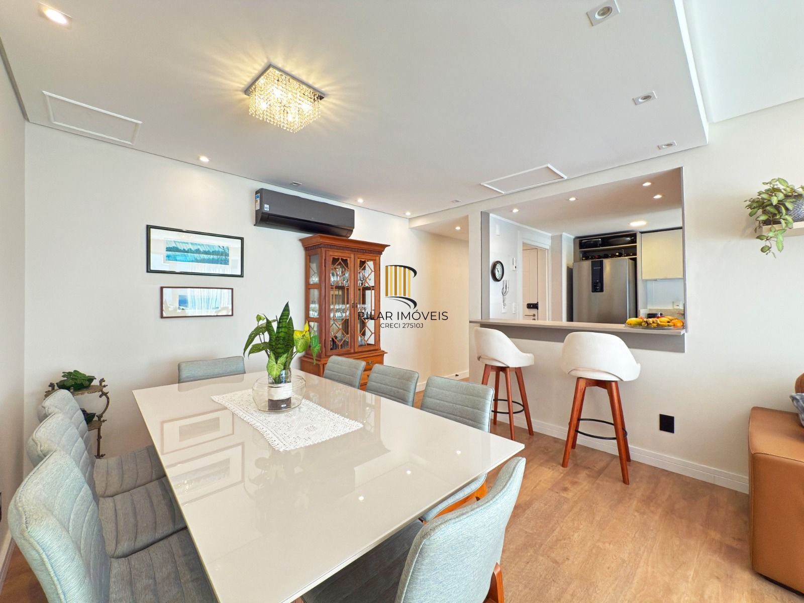 Excelente apartamento de 3 dormitórios, 1 suíte e 2 vagas de garagem.