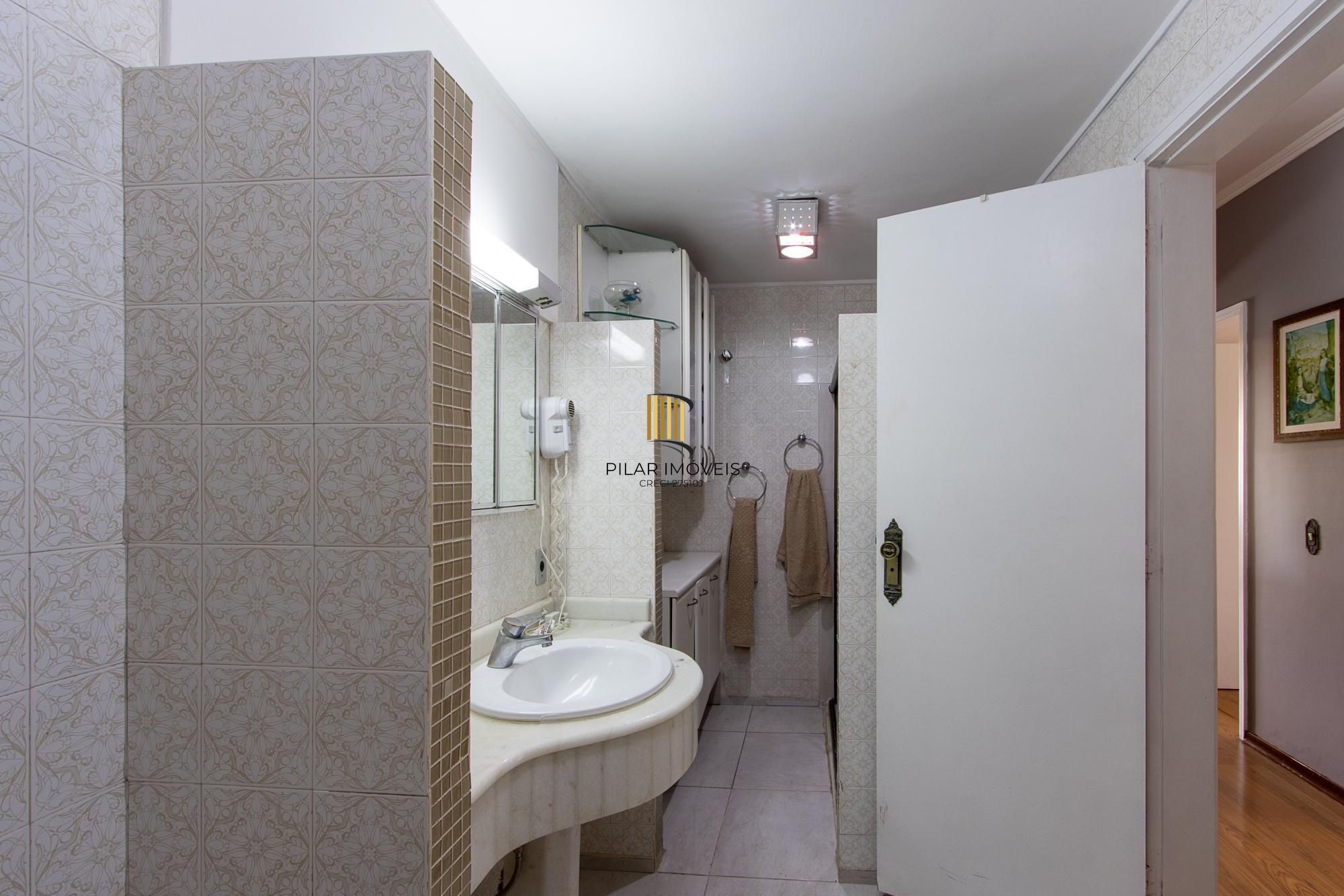 Apartamento 3 dormitorios com 168,65m2 privativos e uma vaga..