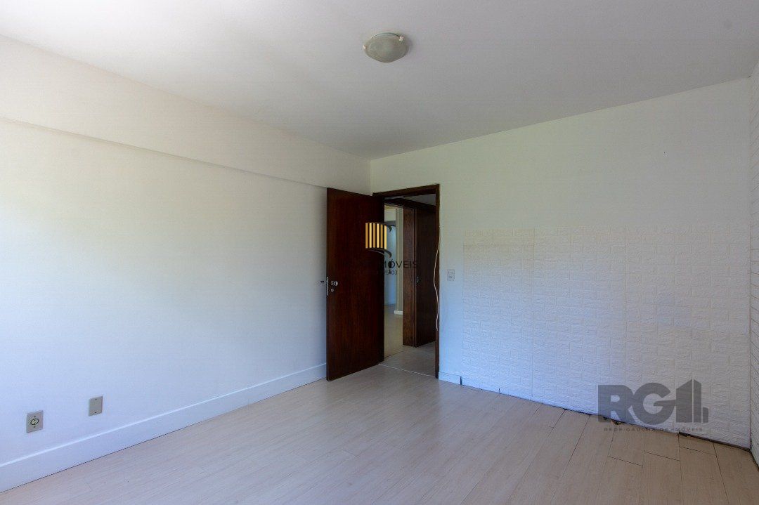 Apartamento, 2 dormitórios, bairro Cristal.