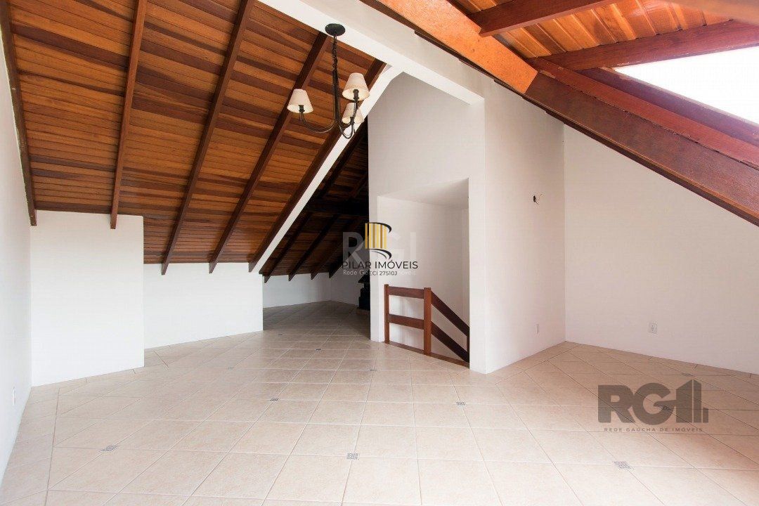 Casa 3 dormitórios no bairro Serraria