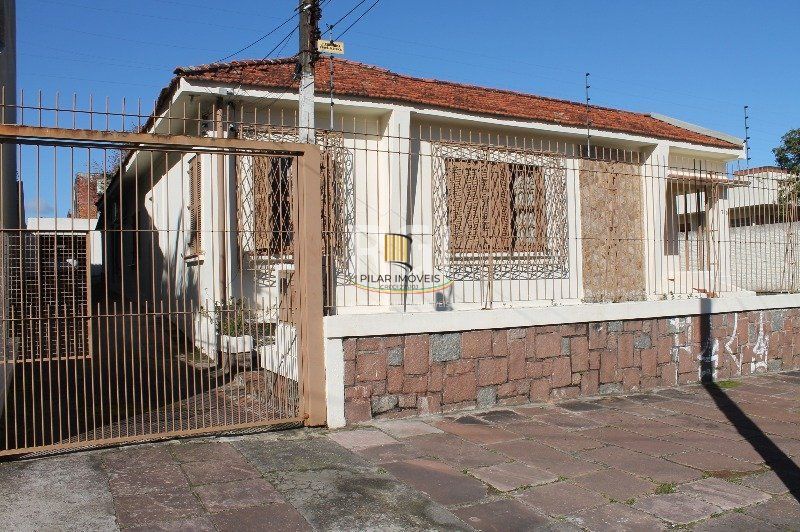 Casa para Venda - 220m², 4 dormitórios, 9 vagas - Cristal