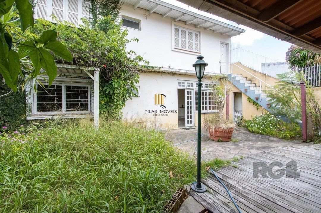 Casa para Venda - 239m², 5 dormitórios, sendo 1 suites, 2 vagas - Hipica