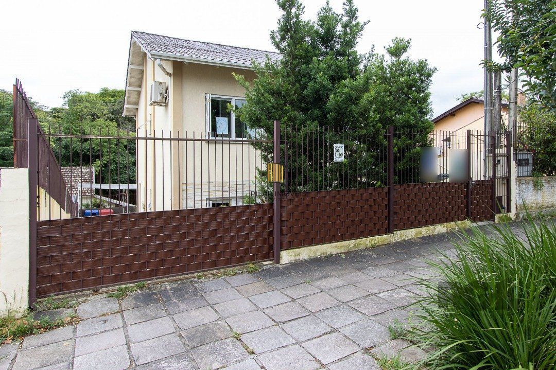 Casa para Venda - 132.55m², 3 dormitórios, sendo 1 suite, 5 vagas - Teresópolis - Pilar Imóveis