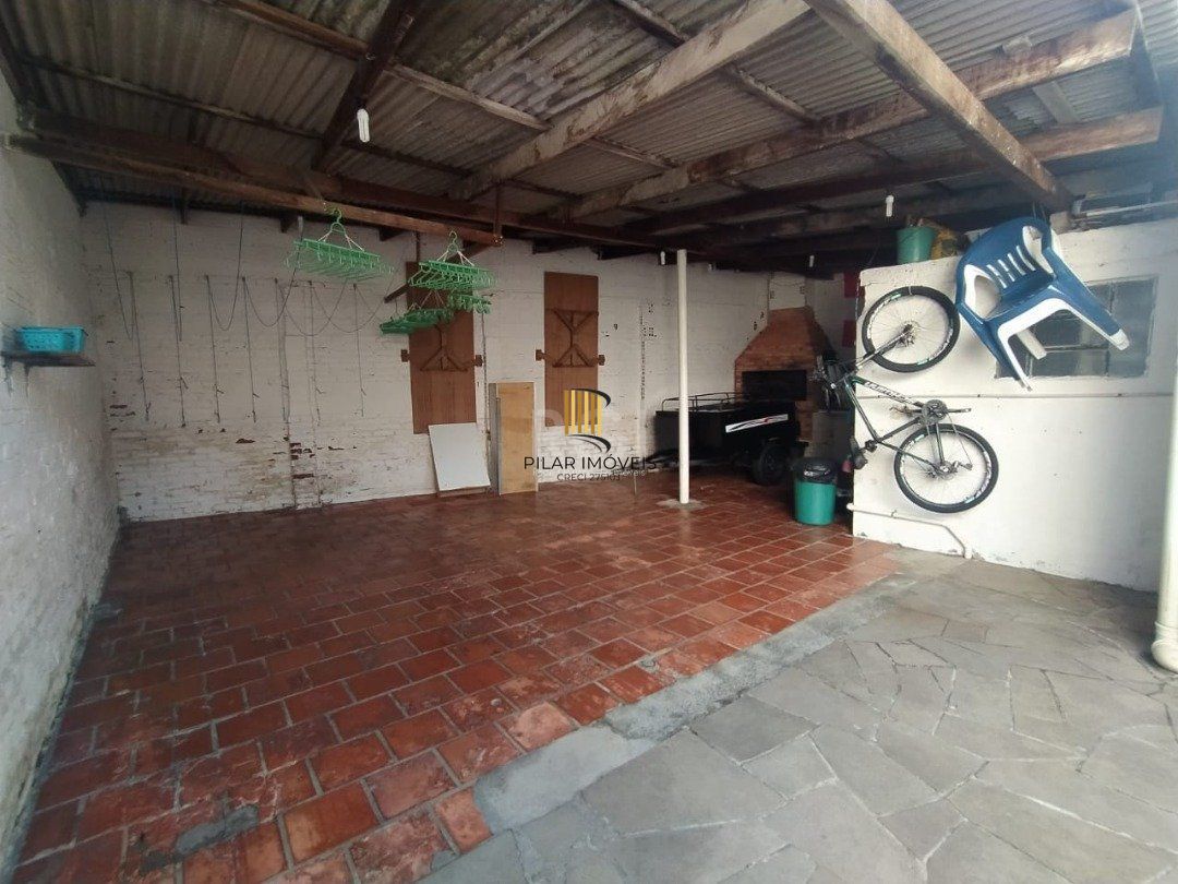 Casa para Venda - 185m², 3 dormitórios, 5 vagas - Menino Deus