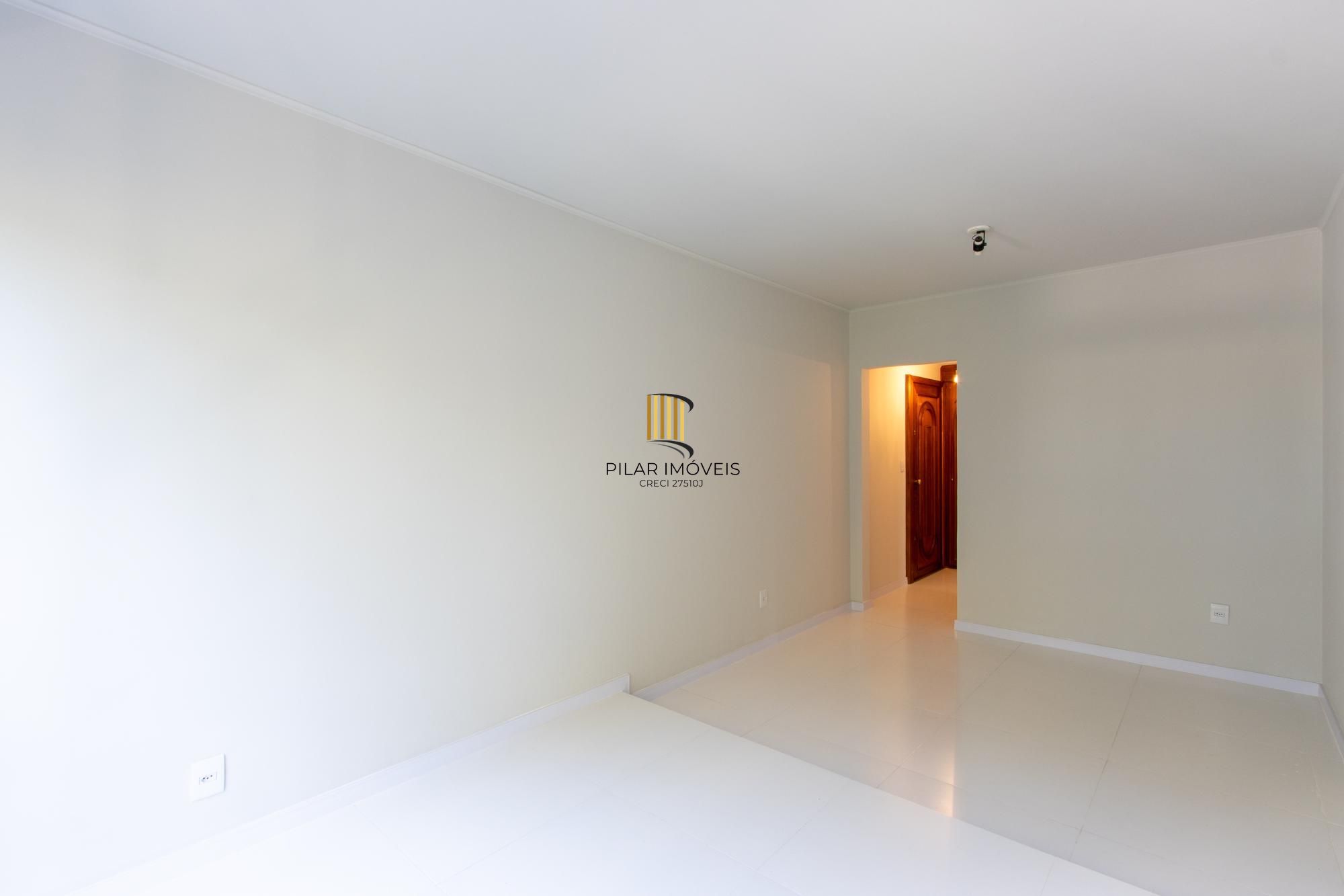 Apartamento 3 quartos, reformado, condomínio com infraestrutura - Bairro Cristal