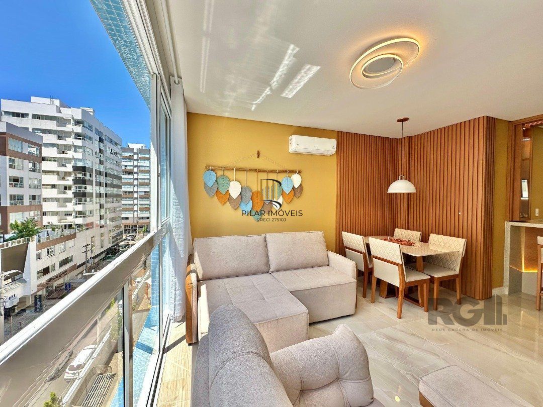 APARTAMENTO À VENDA COM SACADA DE FRENTE