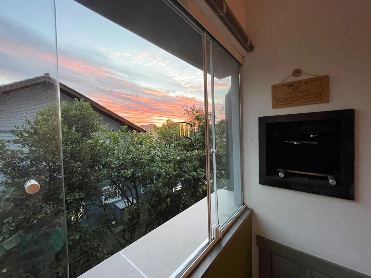 Belíssimo Apartamento com 3 dormitórios e 1 vaga de garagem no bairro Aberta dos Morros, zona sul de Porto Alegre.