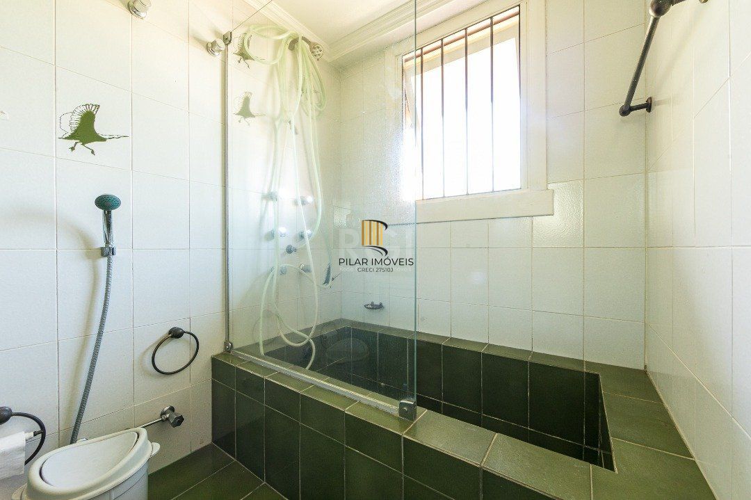 Casa para Venda - 370m², 5 dormitórios, sendo 2 suites, 7 vagas - Vila Assunção