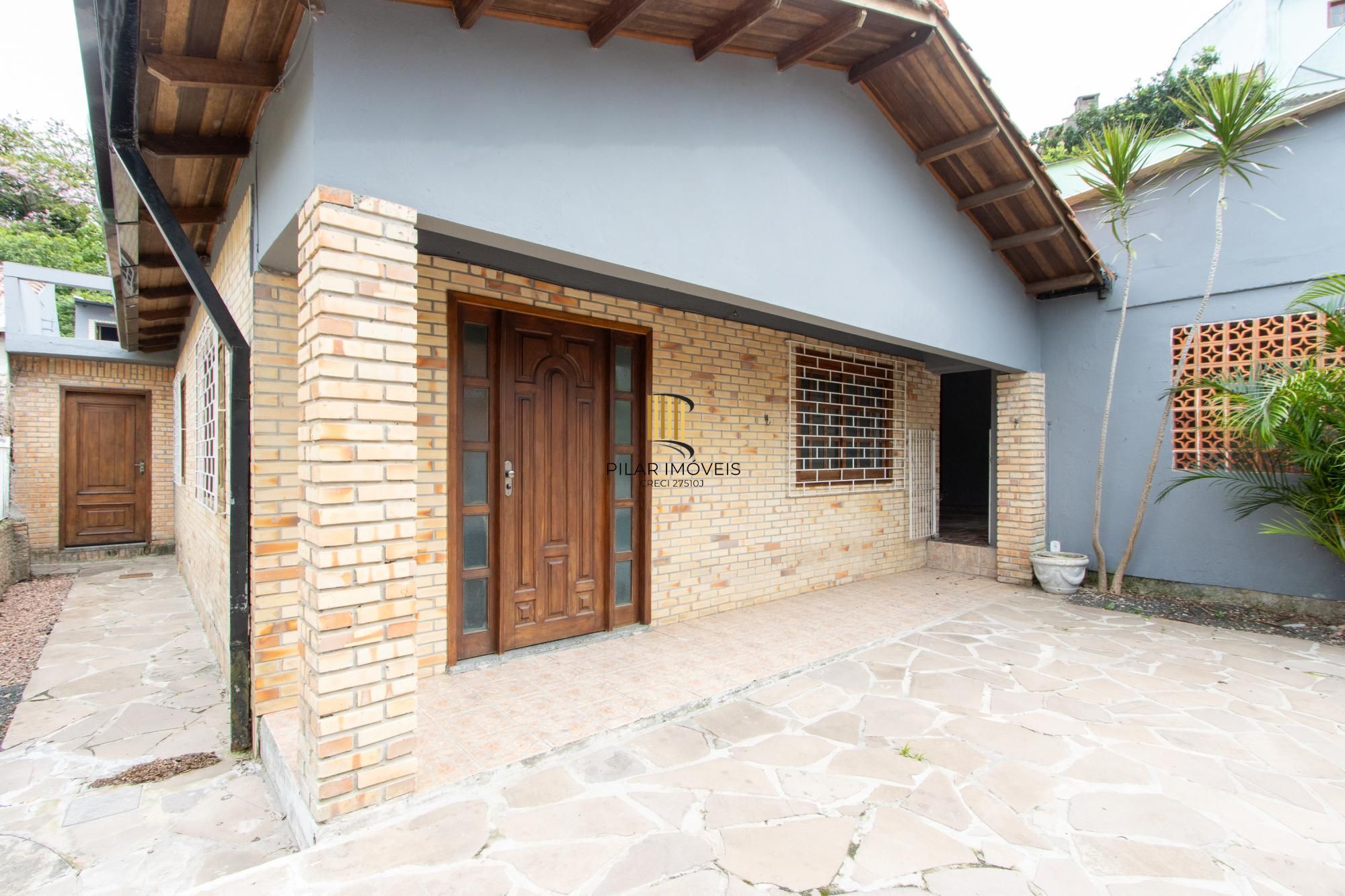 Casa para Venda - 235m², 2 dormitórios, 4 vagas - Cavalhada
