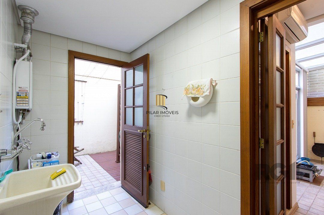 Casa de Condomínio 4 dormitórios no bairro Tristeza