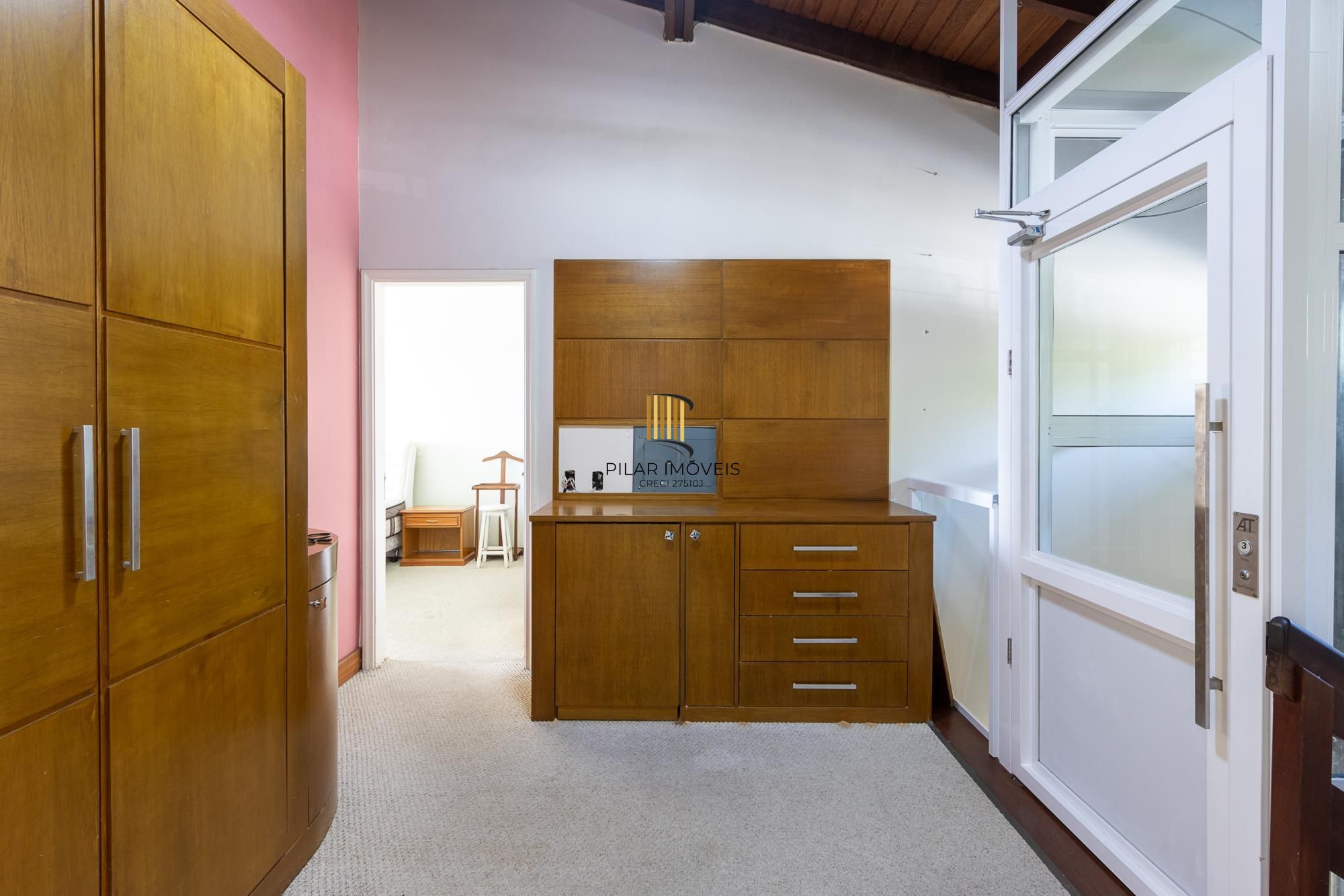 Residência em endereço nobre na Vila Assunção, com vista privilegiada para o Guaíba e clubes náuticos!