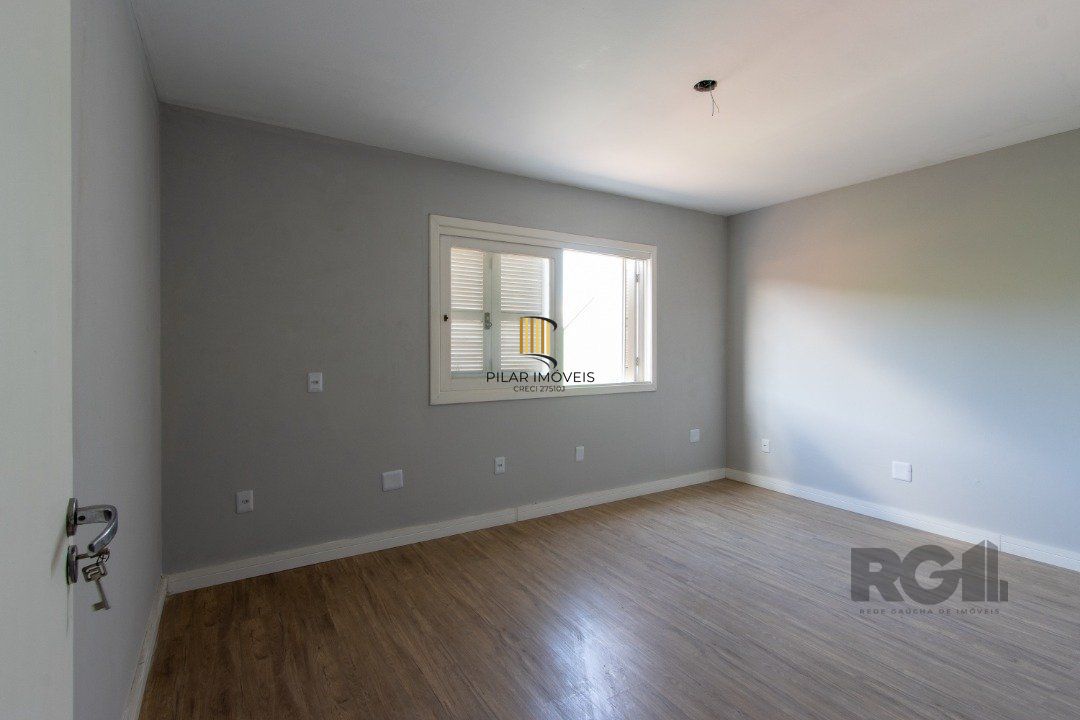 Sobrado novo,  4 quartos (1 suite), 440m² privativos - Bairro Guarujá