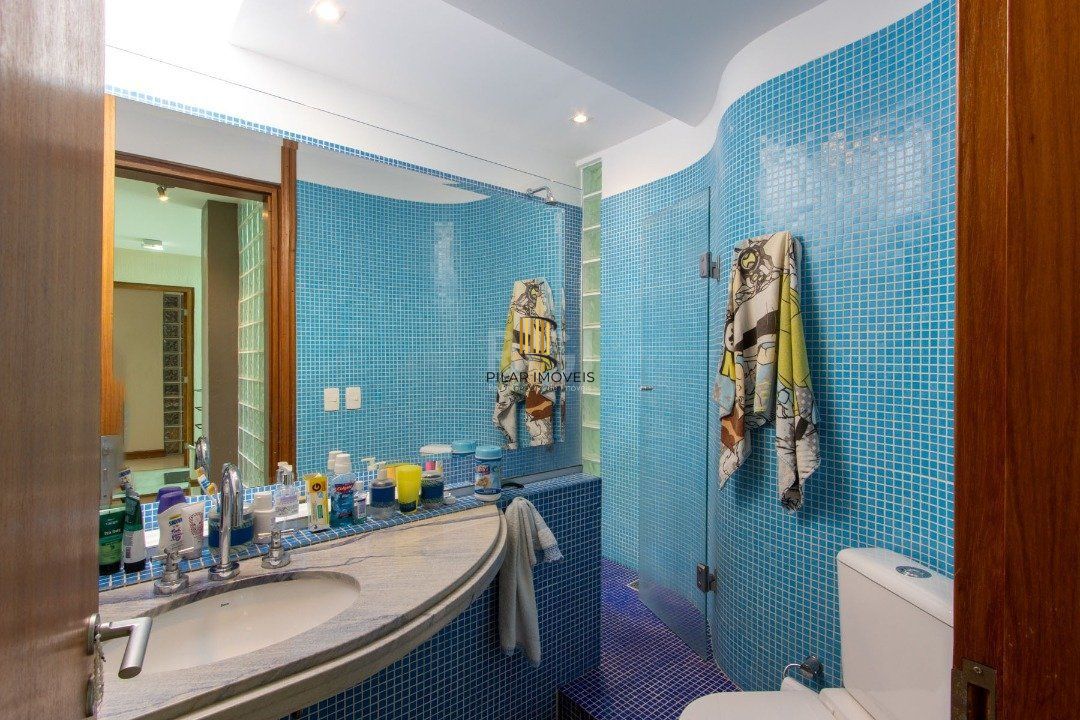 Casa 4 dormitórios no bairro Teresópolis