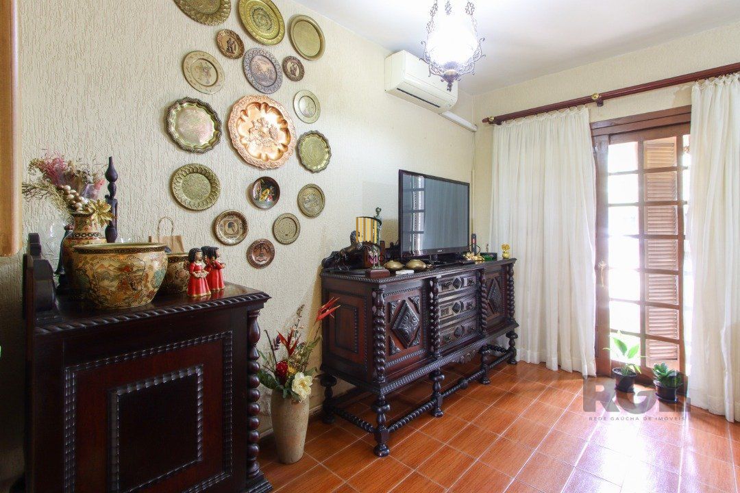 Excelente Casa Tipo Sobrado de alvenaria