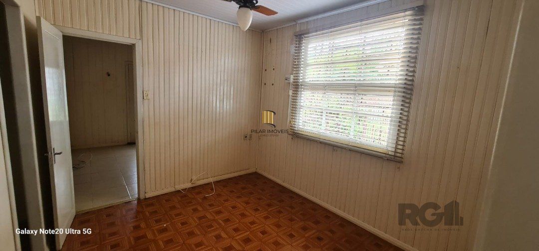 Casa com 2 dormitórios e 2 banheiros, área privativa de 100m²