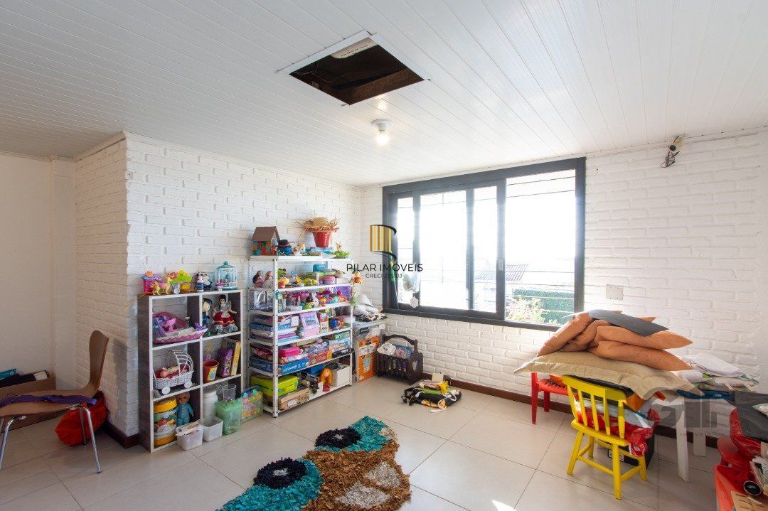 Casa 5 dormitórios no bairro Teresópolis