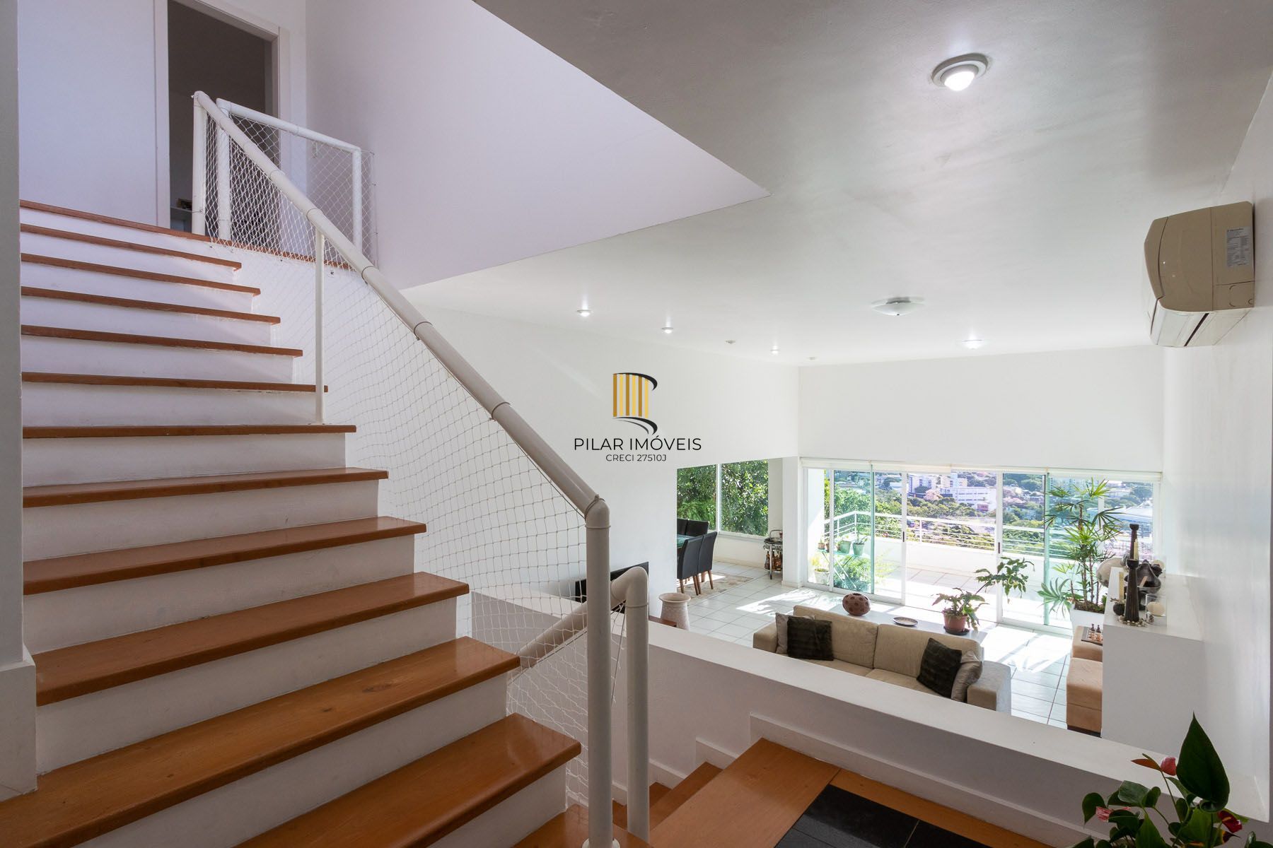 Casa para Venda - 470m², 3 dormitórios, sendo 1 suites, 6 vagas - Nonoai