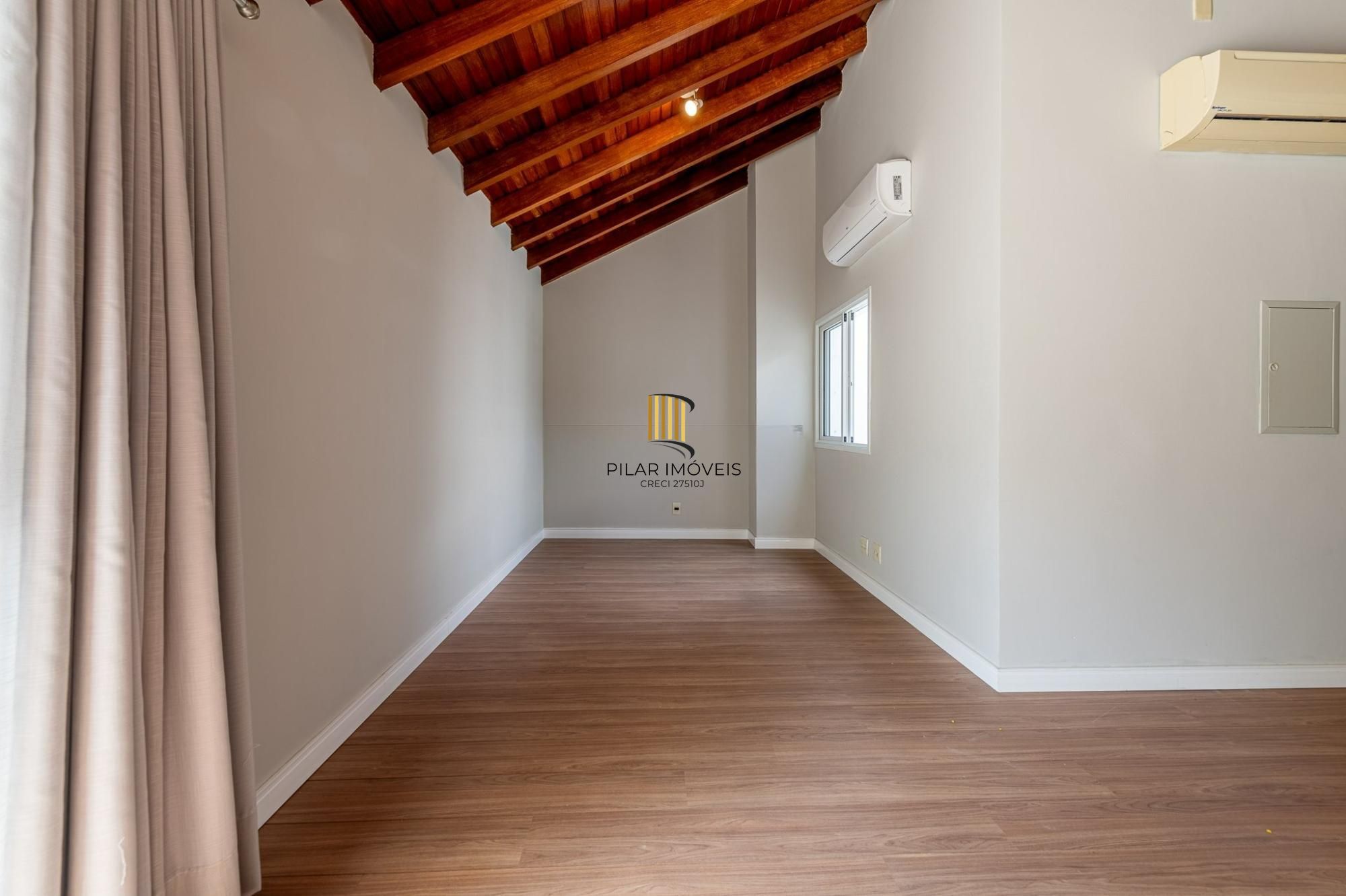 Casa de 4 dormitórios no bairro Três Figueiras