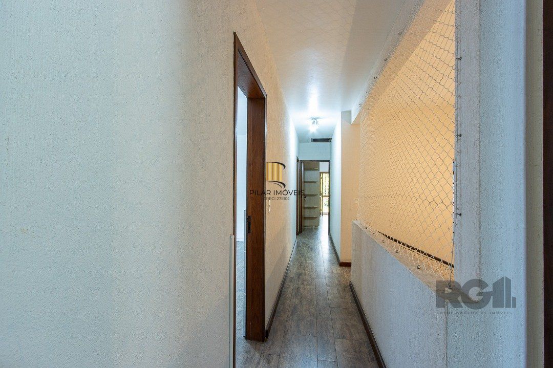 Casa 4 dormitórios no bairro Azenha