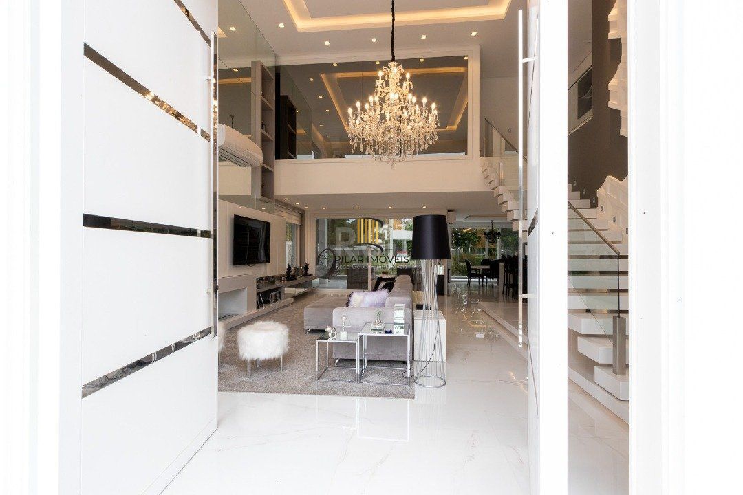 Casa Condominio para Venda - 239.3m², 3 dormitórios, sendo 2 suites, 6 vagas - Distrito Industrial