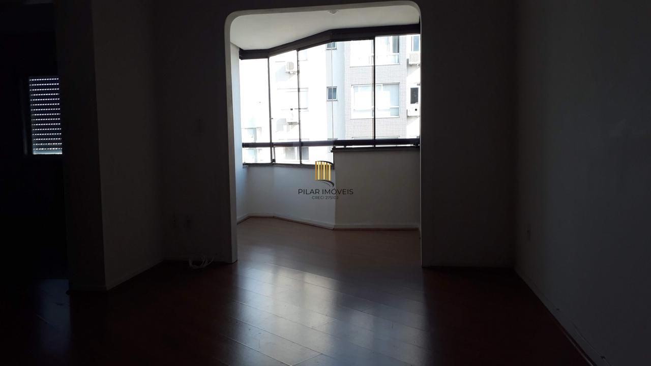 Cobertura com 137m², no Bairro Cristal, de 2 dormitórios, sento uma suíte, ampla sacada, churrasqueira, vista panorâmica, vaga coberta.