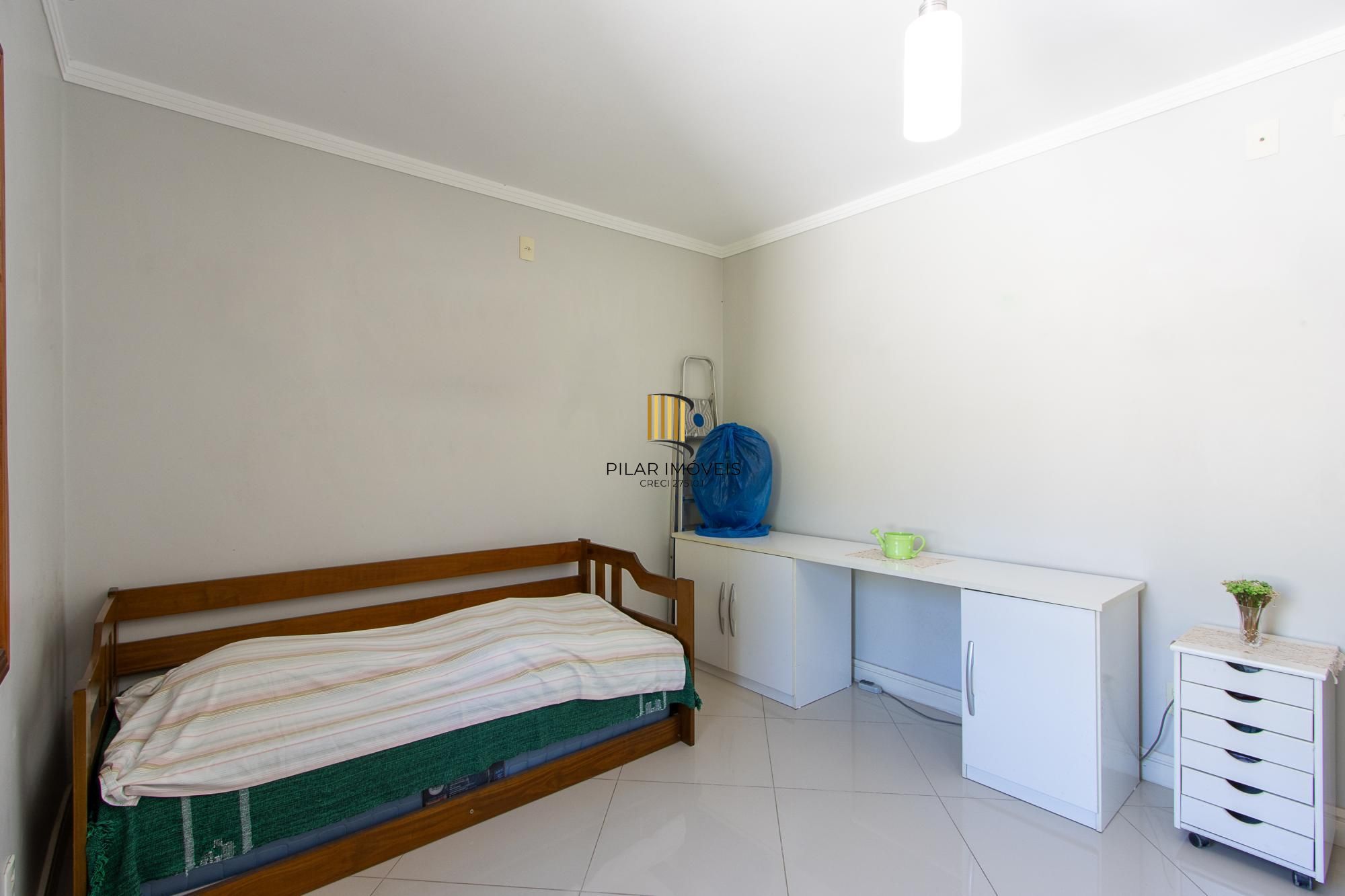 Casa Condominio  - 197m² de aréa nprivativa, 03 dormitórios 01 suites, 02 vagas - Tristeza