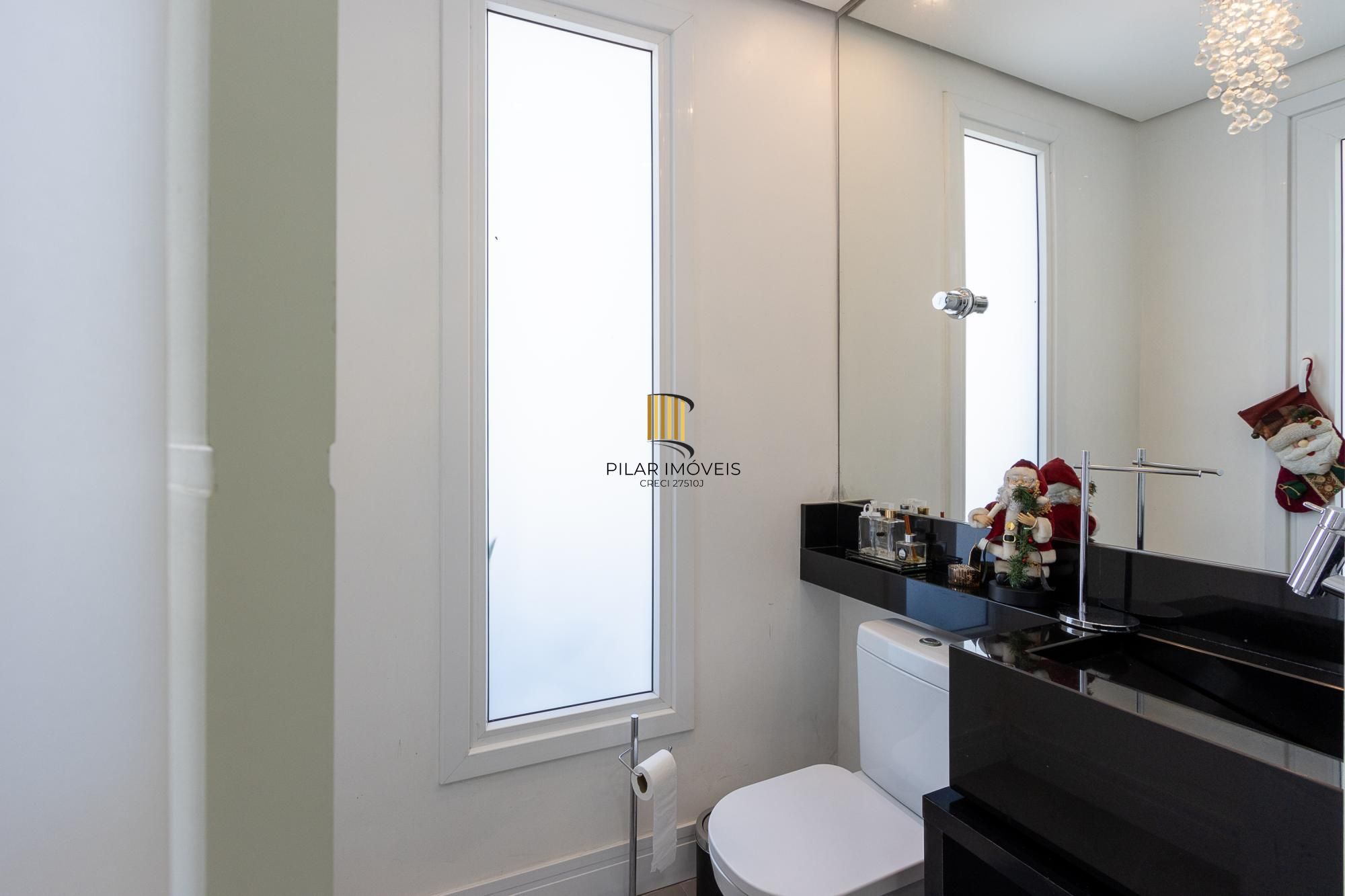 Excelente casa de 3 dormitórios, 3 suítes e 2 vagas no bairro Cavalhada.