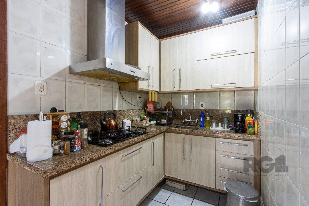 Casa 4 Dormitório(s) Bairro Nonoai