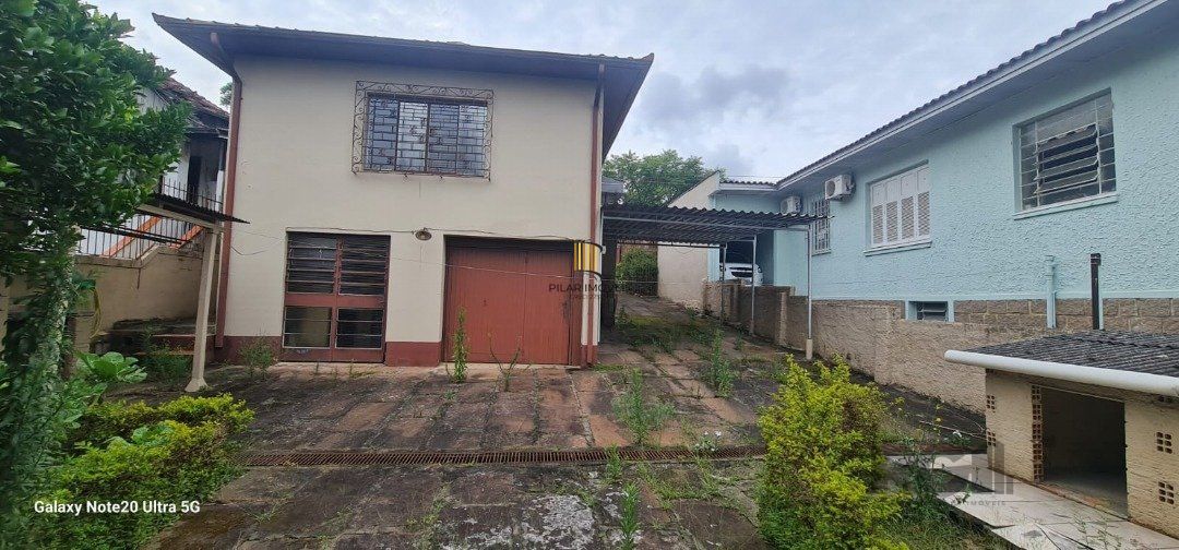 Casa com 2 dormitórios e 2 banheiros, área privativa de 100m²