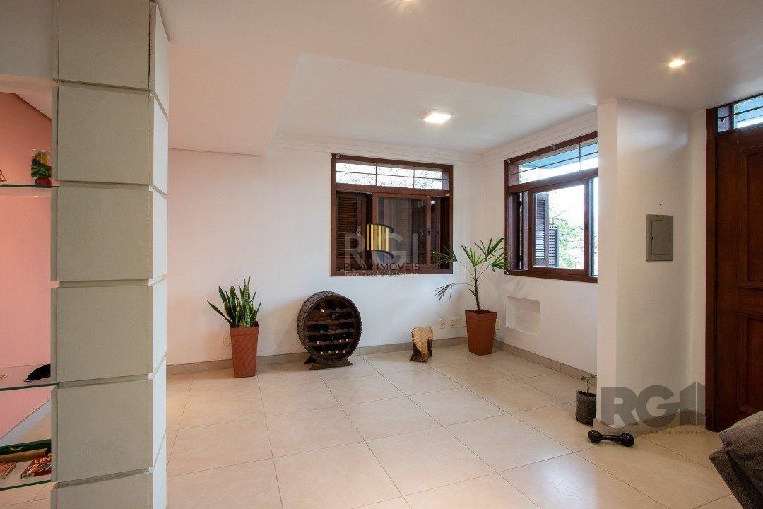Casa Condominio para Venda - 170m², 3 dormitórios, sendo 1 suites, 2 vagas - Cavalhada