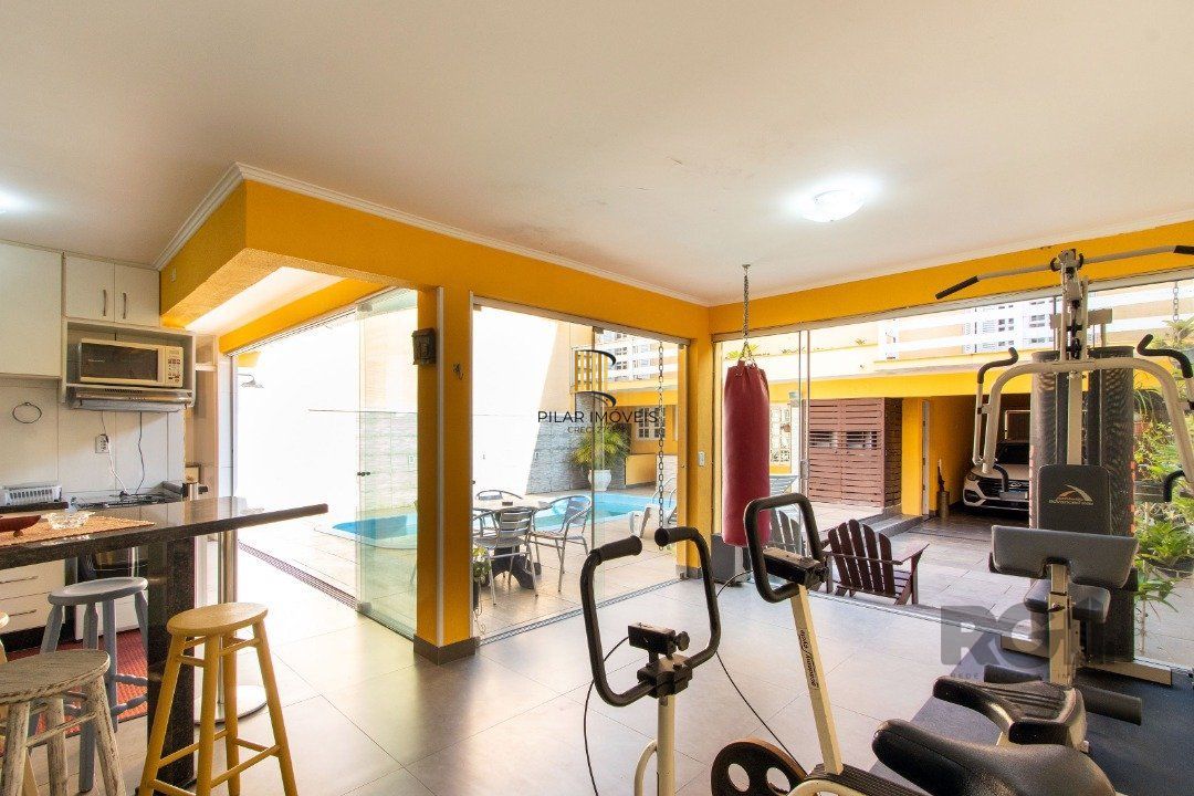 Casa para Venda - 254m², 4 dormitórios, sendo 3 suites, 5 vagas - Espirito Santo